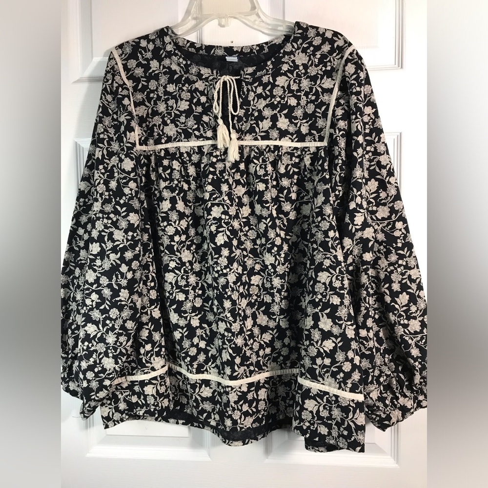 Old Navy Boho cottage Black Floral Peasant Top Tunic L